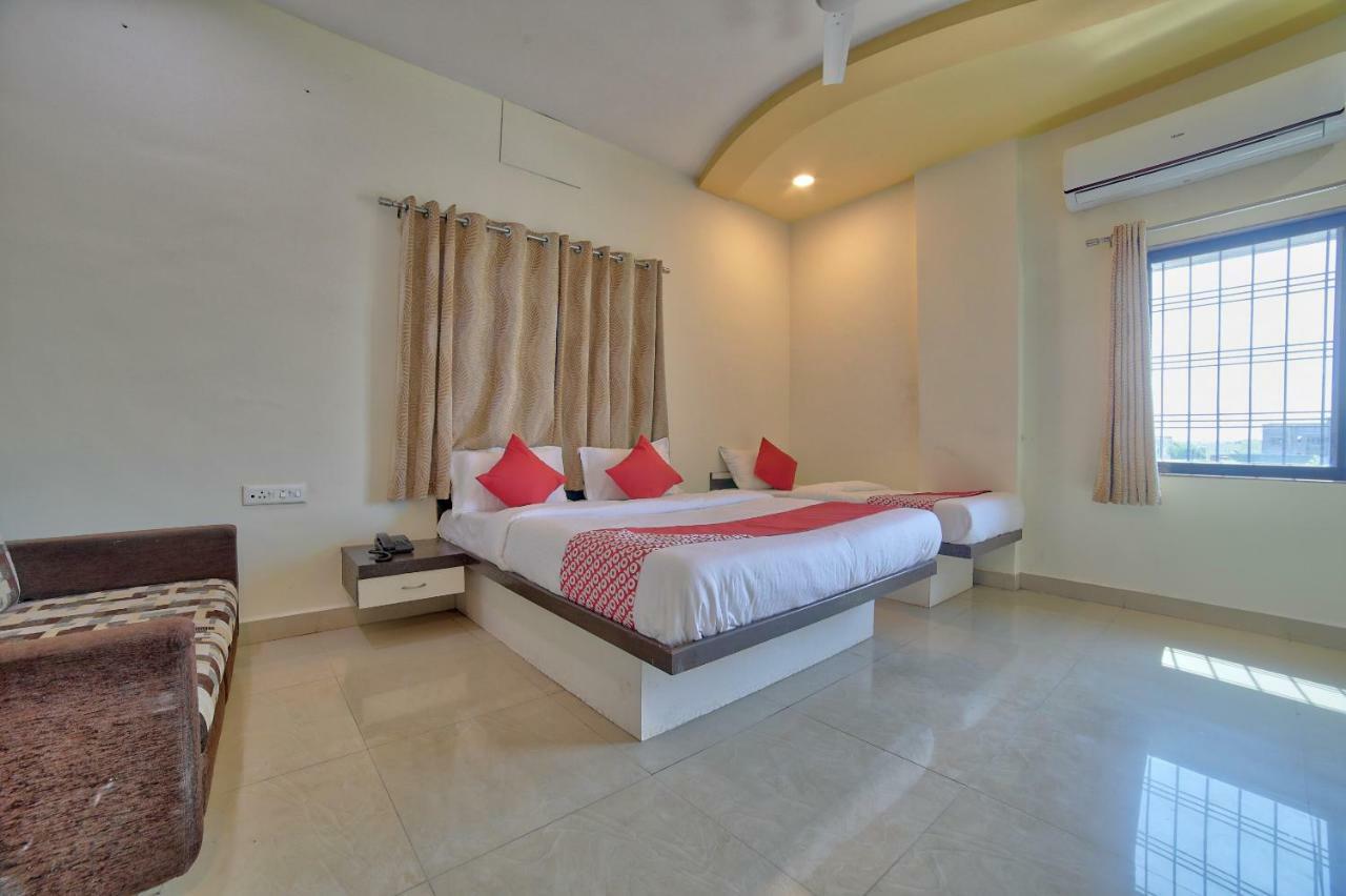 Oyo 35538 Hotel Risha Chandrapur Ngoại thất bức ảnh